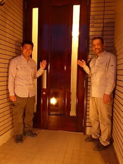 横浜市木製玄関ドア塗装のお客様